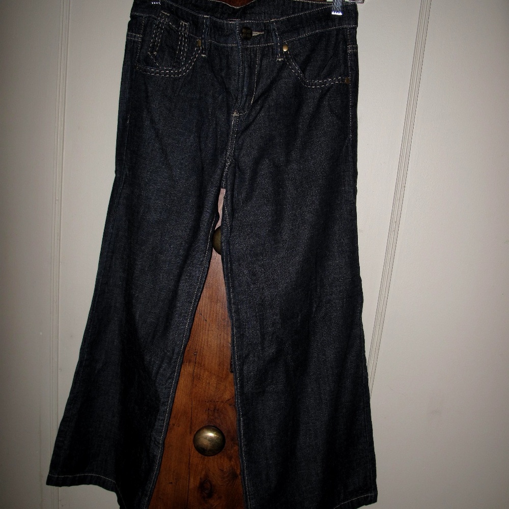 BCBG MAXAZRIA Wide Leg Flared Jean w Contrast 28